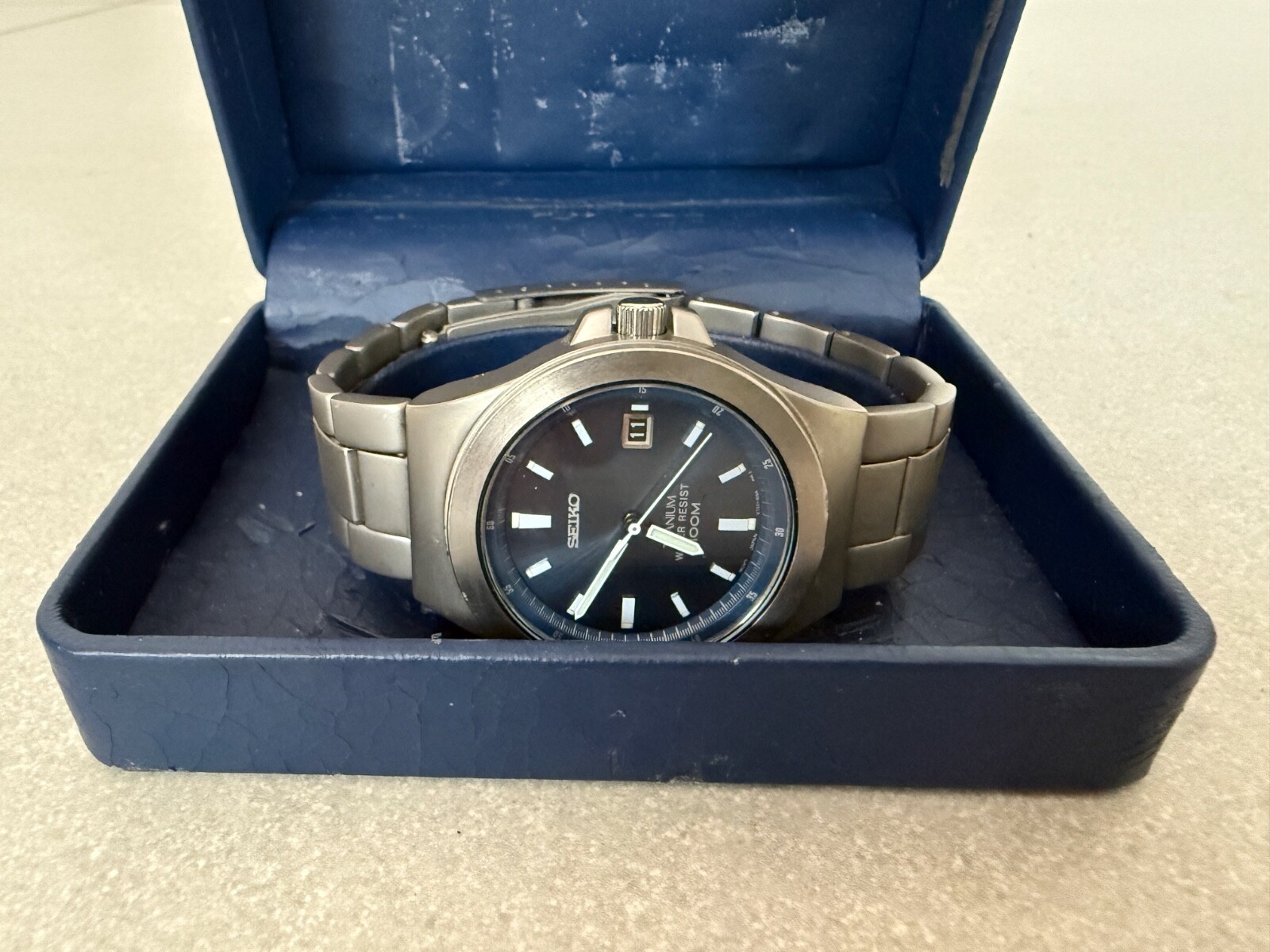 セイコー チタニウム V732-0P30 100M防水 クオーツ デイト Rare Seiko V732-0P30 Titanium Lightweight Quartz 100M