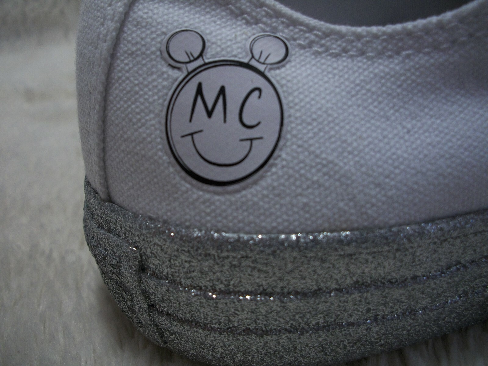 Converse 162238C CTAS OX Miley Cyrus Men's 4.5 - Women's 6.5