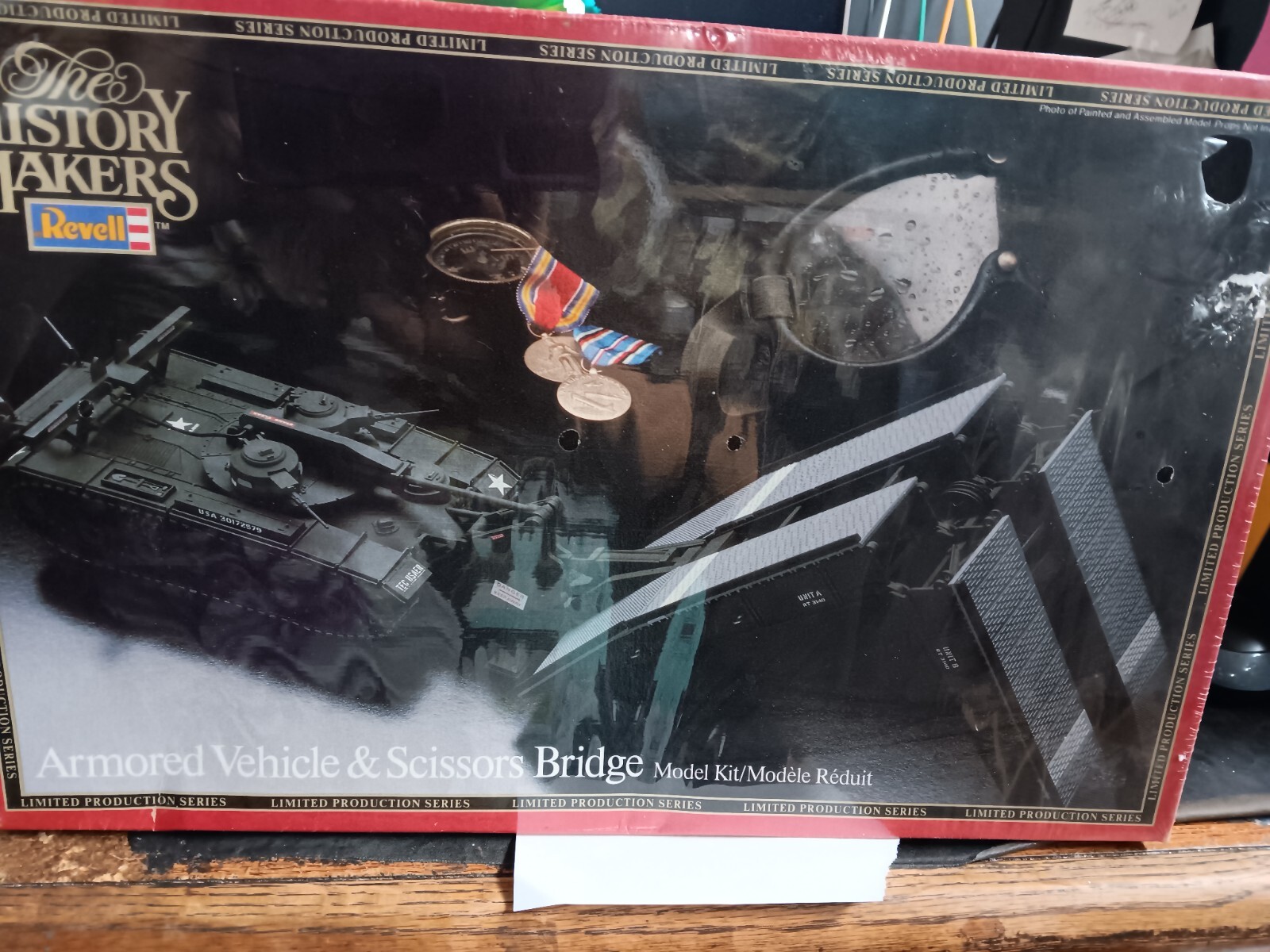 Revell History Makers Armour Vechicle & Scissors Bridge 1/40 Revell History Makers Armour Vechicle & Scissors Bridge 1/40