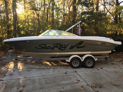 2004 Sea Ray 220 Select