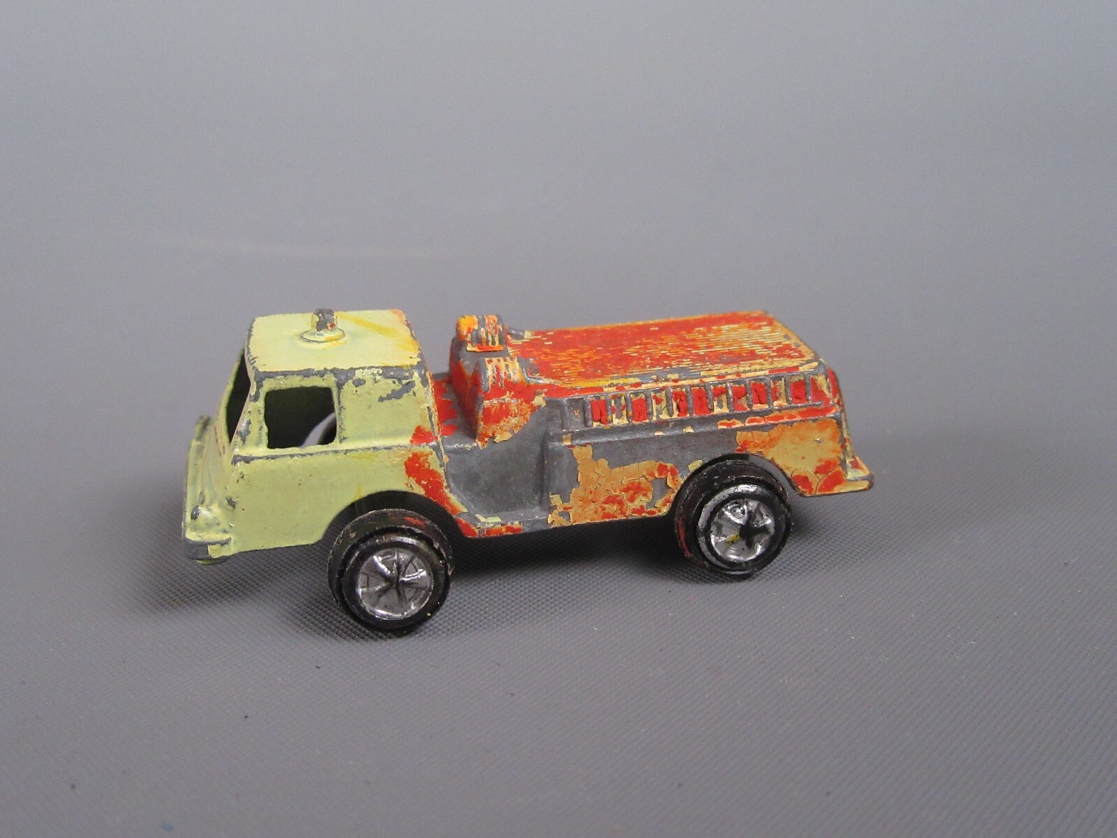 playart B-36 タンクローリー ESSO Vintage Playart Esso Tanker Gas