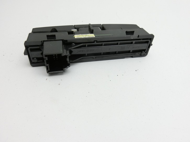 Opel Astra J 12-18 Warnblinkschalter Schalter ZV Opel Astra J 12-18 01.01.2013 13285122 gebraucht Bild 5