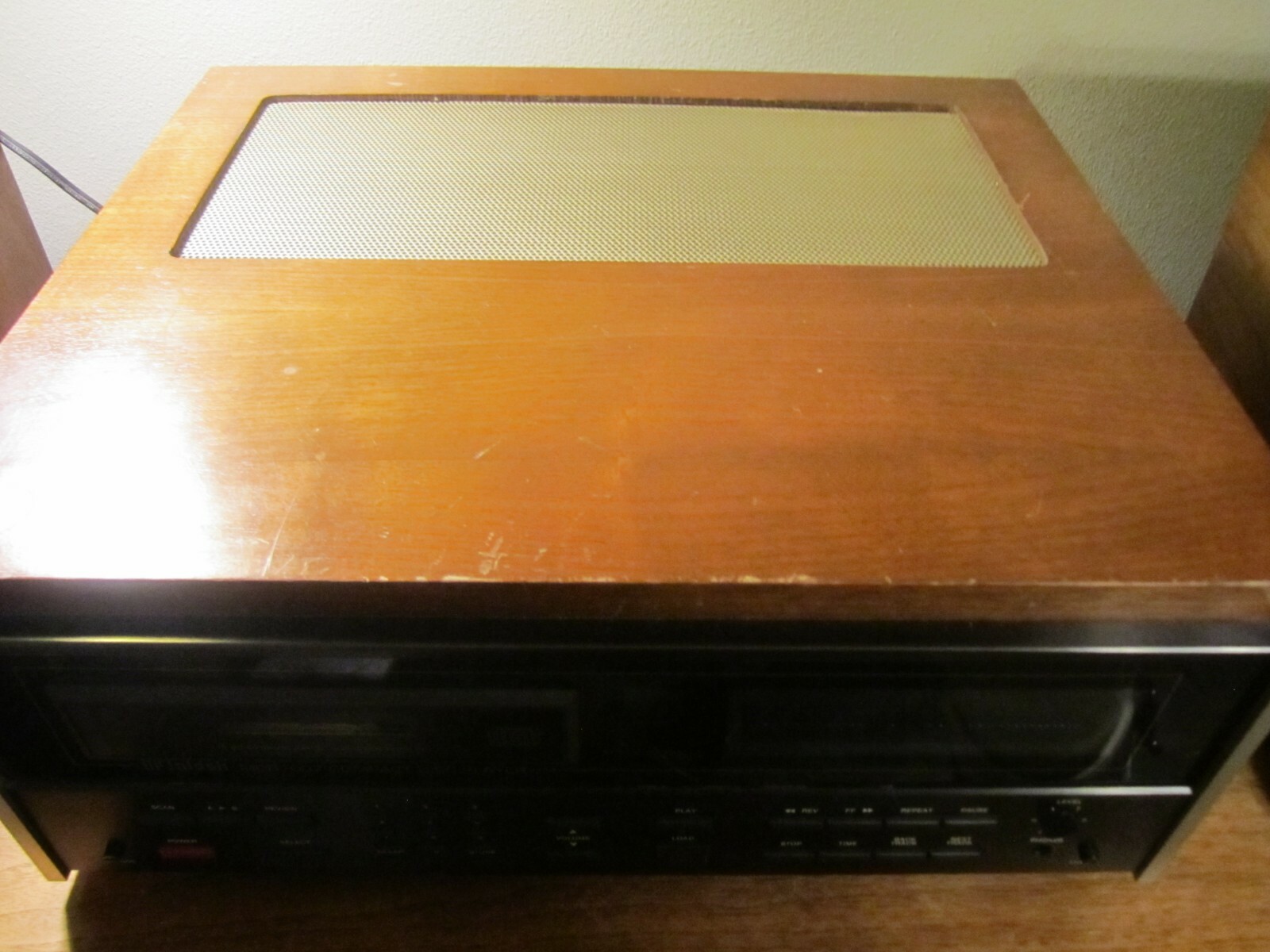 McIntosh MCD 7007 cd player/ wood case/ remote control