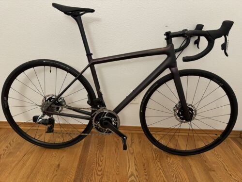 Specialized Aethos S-Works 54cm Satin Carbon/Red Gold Specialized Aethos S-Works 54cm Satin Carbon/Red Gold