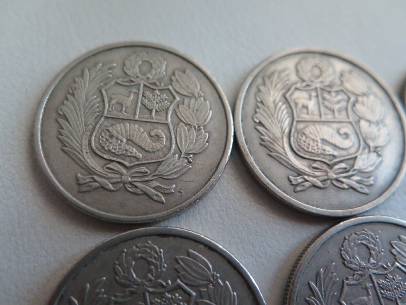 Lot of 8 COINS 1980 1982 PERU 100 SOLES DE ORO (#126)