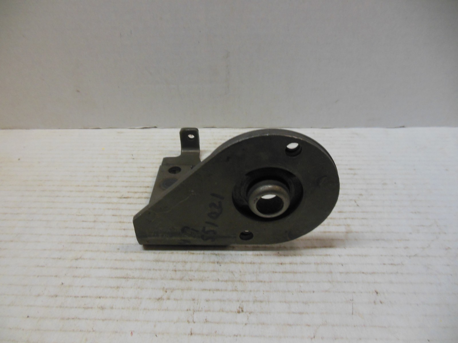 JOHN DEERE 110 112 RIDING MOWER STARTER MOUNTING BRACKET AM32849