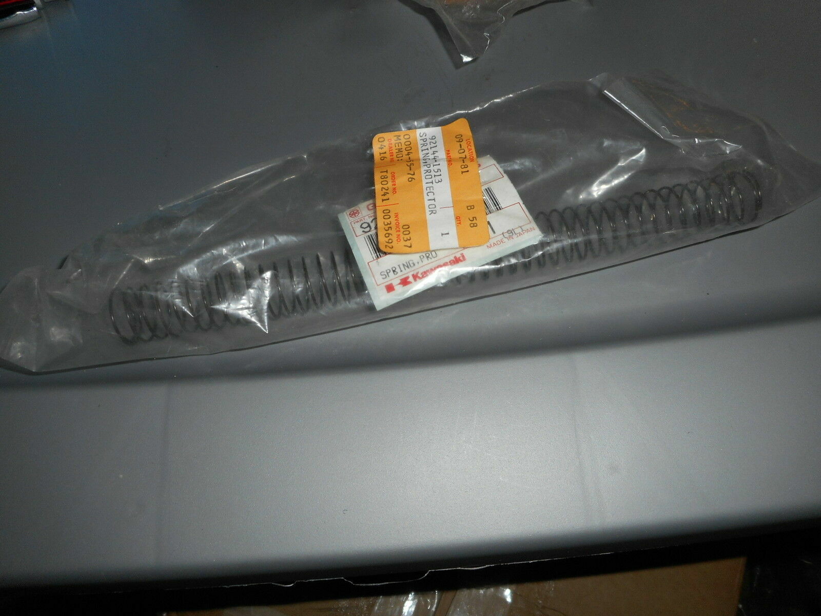 MASTページ NOS Kawasaki ZX600 ZX-6 Ninja OEM Master Cylinder Spring Protector