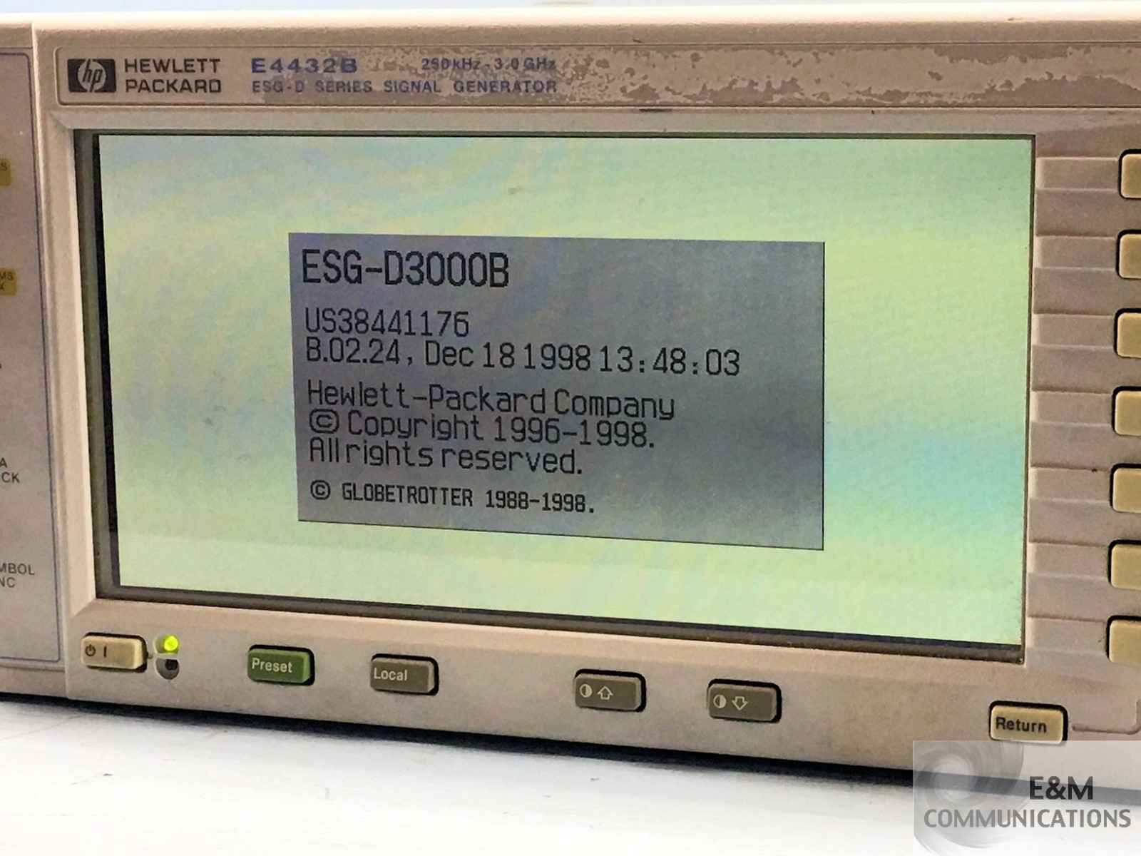 E4432B HP AGILENT ESG-D SERIES RF SIGNAL GENERATOR 250KHZ - 3GHZ RACKMOUNT