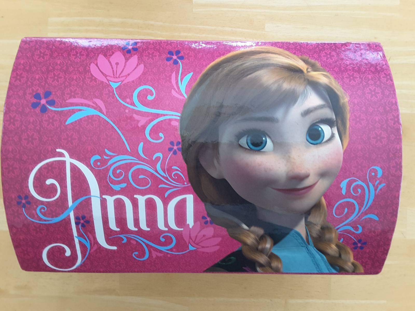 Disney Frozen Anna Radiant Heart Dress-Up Dome Storage Chest Trunk