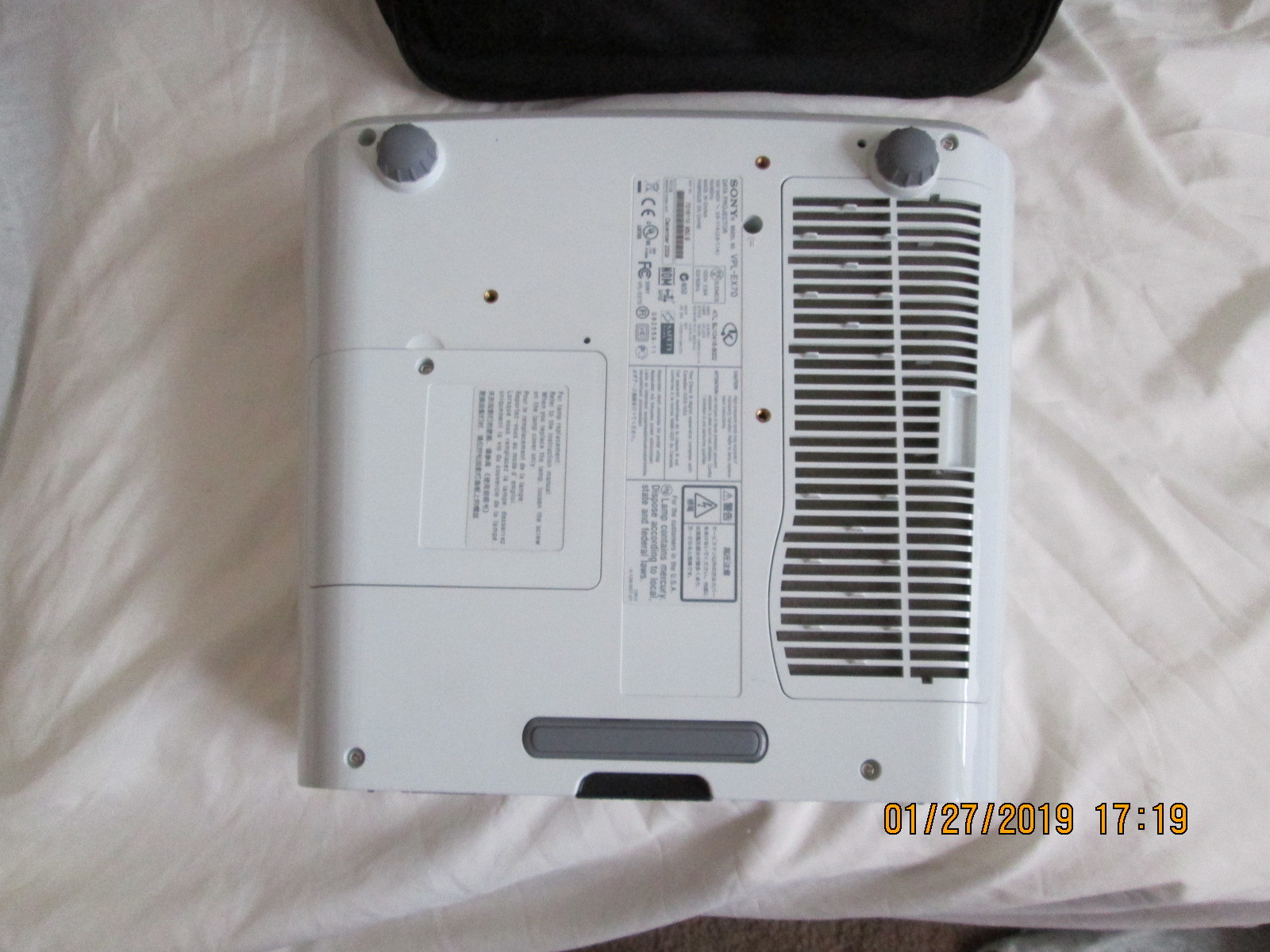 Sony VPL-EX70 LCD Projector 2600 Lumens without remote