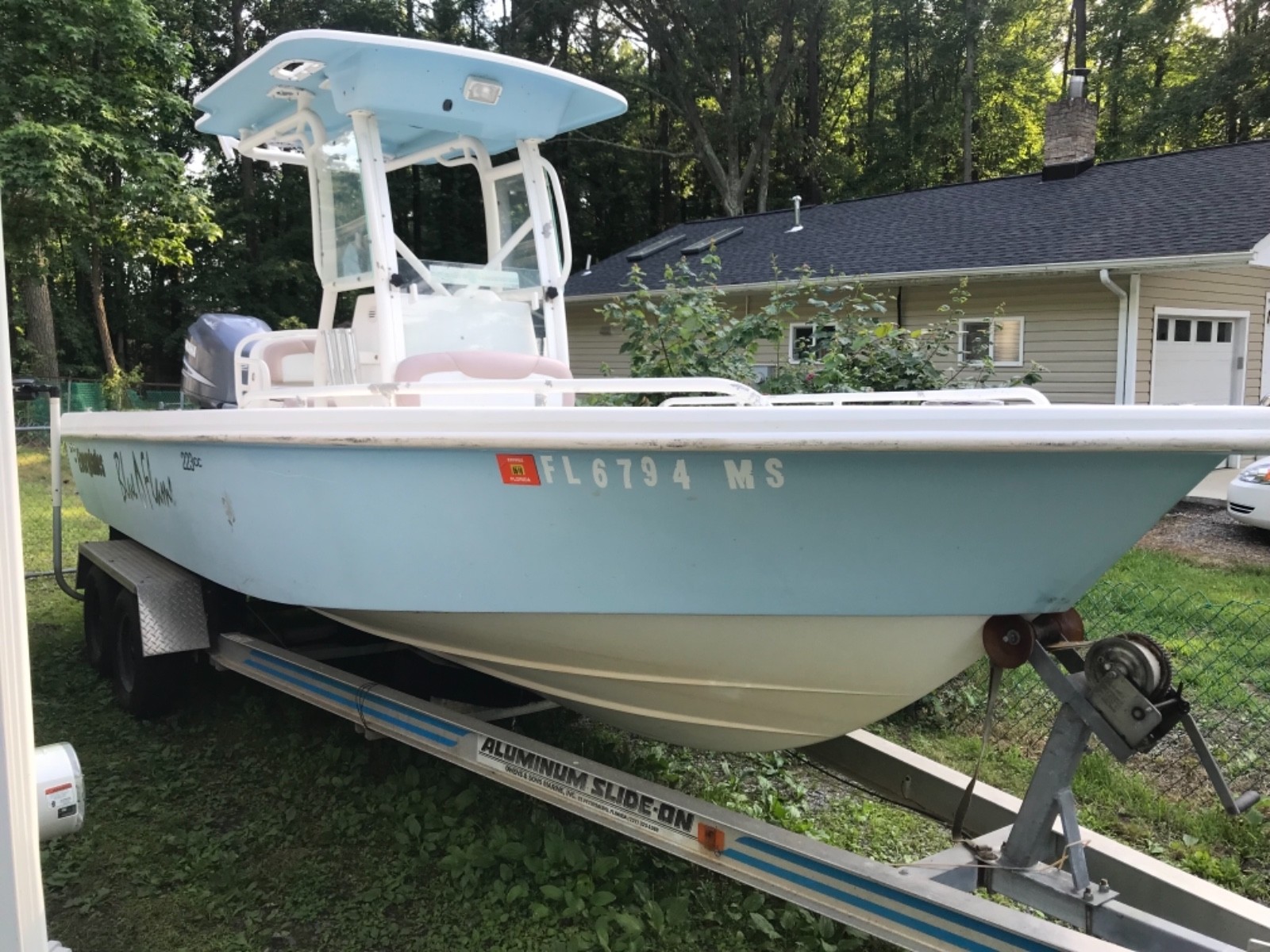 2005 Everglades 223CC Center Console