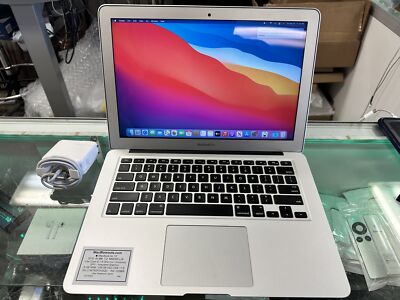 MacBook Air 2015 13インチ Amazon.com: Apple MacBook Air 13-inch Laptop (1.6GHz Core i5