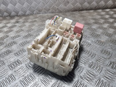 TOYOTA AURIS SR FUSE BOX 82730-02120-A 2.0D 2008