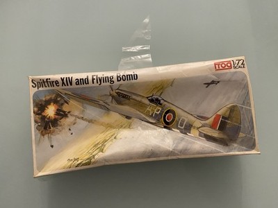Maquette à monter Frog avion Spitfire XIV and Flying Bomb 1/72