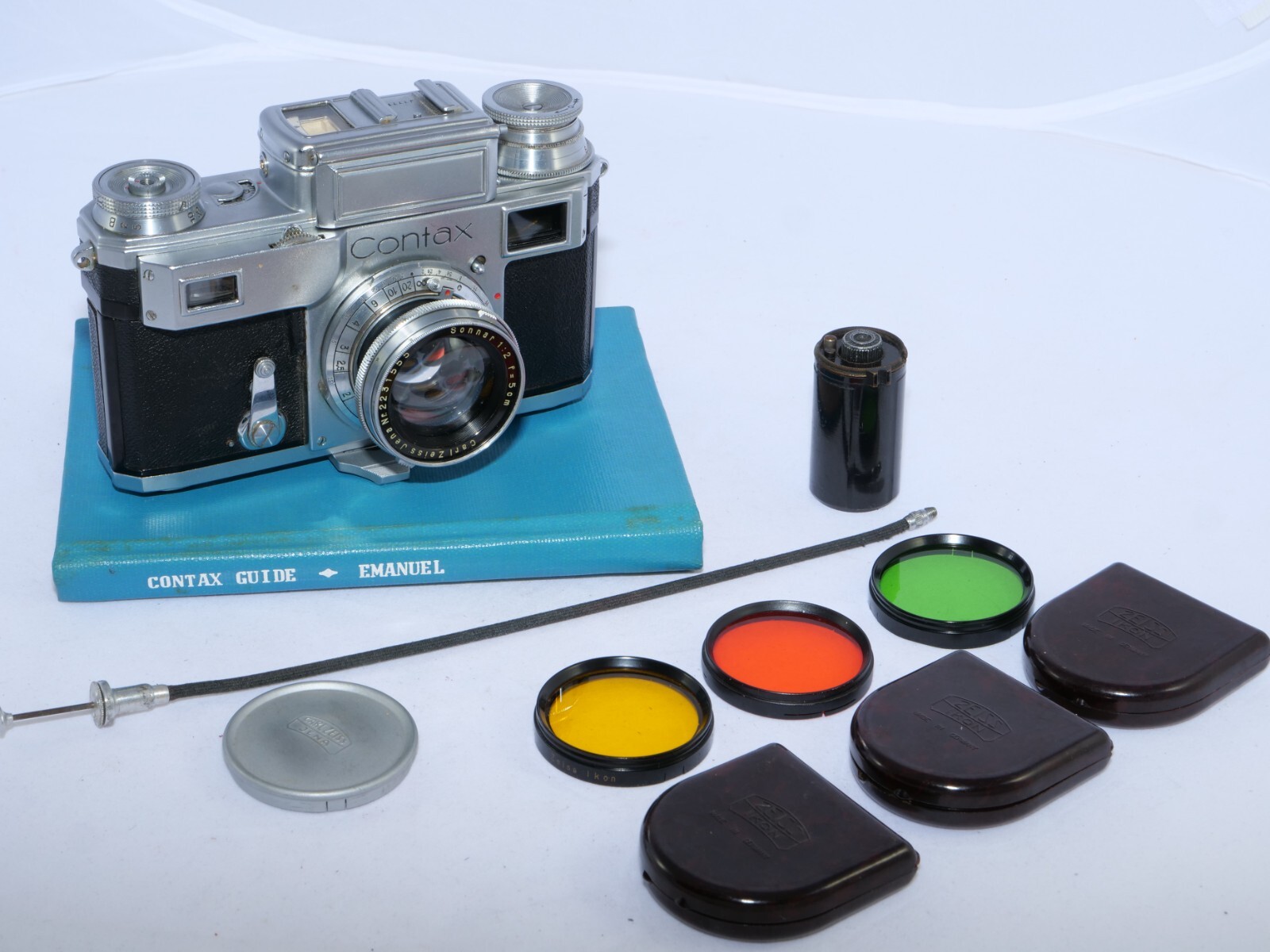 Vintage Contax III 35mm Rangefinder camera. Zeiss Sonnar 5cm Vintage Contax III 35mm Rangefinder camera. Zeiss Sonnar 5cm