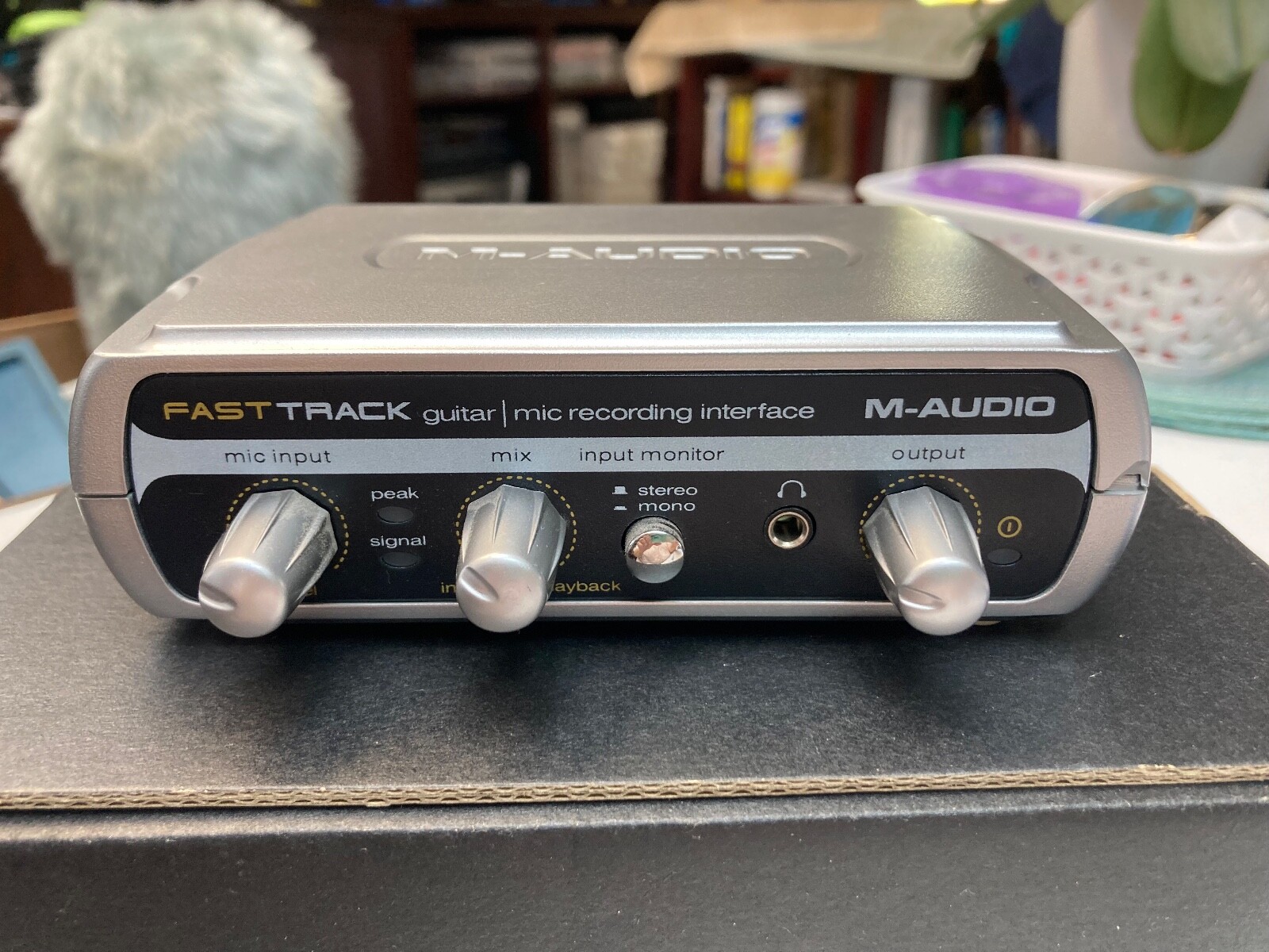 MAUDIO Fast Track guitar/Mic Recording InterfaceのeBay公認海外通販｜セカイモン