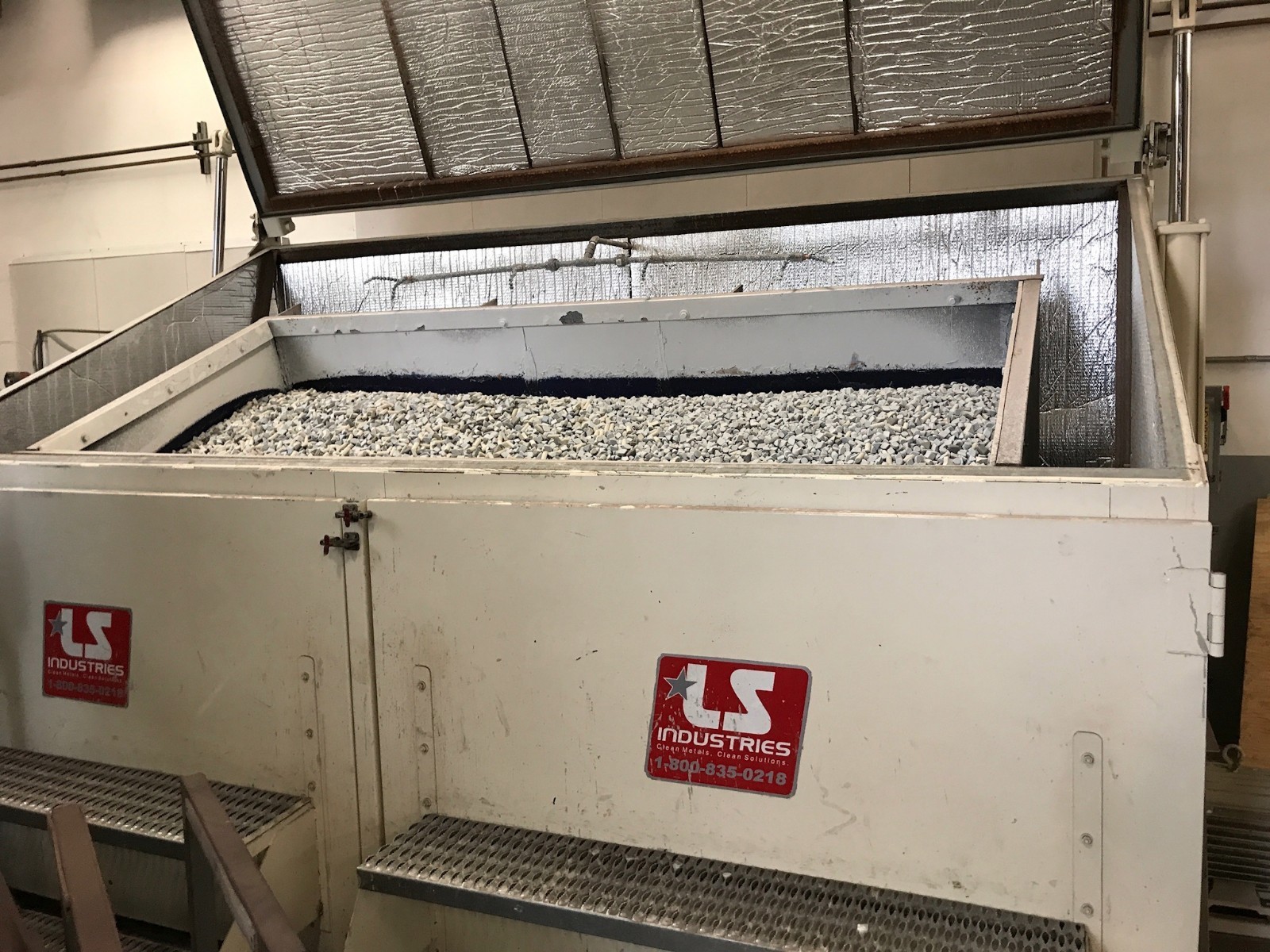 2005 LS Industries Vibratory Tumbler Finisher 160s Deburr Machine 145 cu. ft.