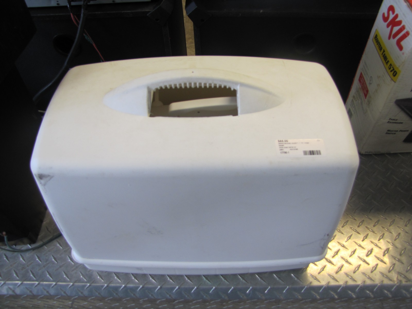 Singer Sewing Machine w Case. 2960C