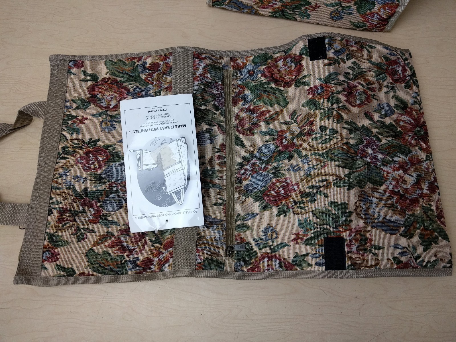 NWT~Floral Tapestry~Folding~Rolling~Shopping Tote~Bag~Small~Shoulder~Luggage