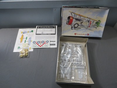Classic Airframes 1:48 Curtiss BF2C-1 Hawk Model Kit Open 433