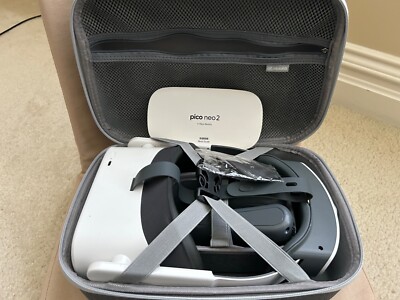Pico Neo 2 4K VR Headset A7B10 White/Used 2 controllers/Case/ Powers On ''AS IS''