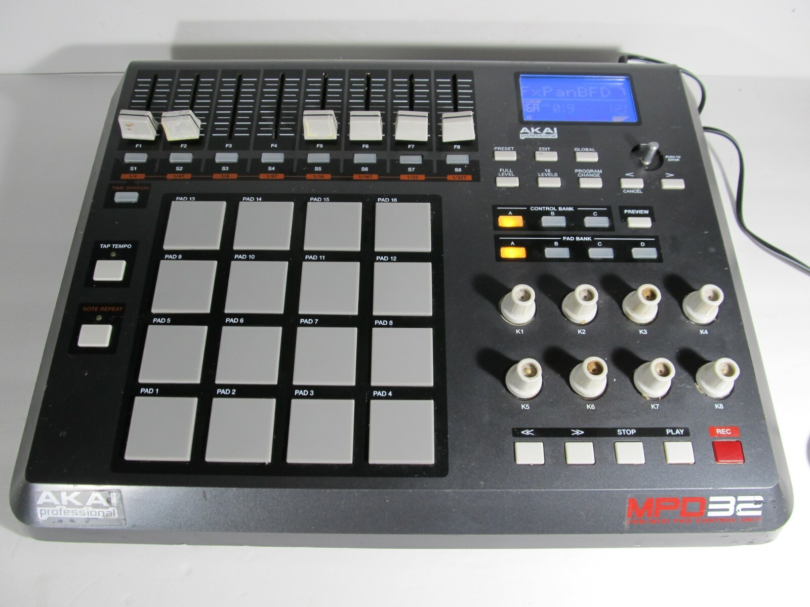 AKAI MPD32 MPC MIDI コントローラー 動作OK サンプラー LIVE 値下げ