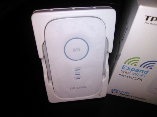 Brand New TP-Link AC1200 WiFi Range Extender (RE350)