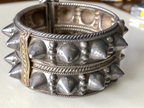 Vintage Bedouin Omani Yemen Silver Tribal Spike Hinged Bracelet
