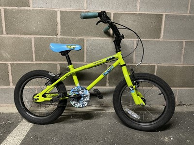 Halfords Apollo Ace Kids bike - BMX style bicycle