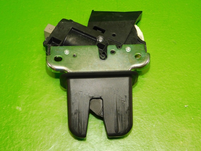 05-08 Audi A4 S line OEM rear back trunk deck lid lock latch catch 4F5827505D