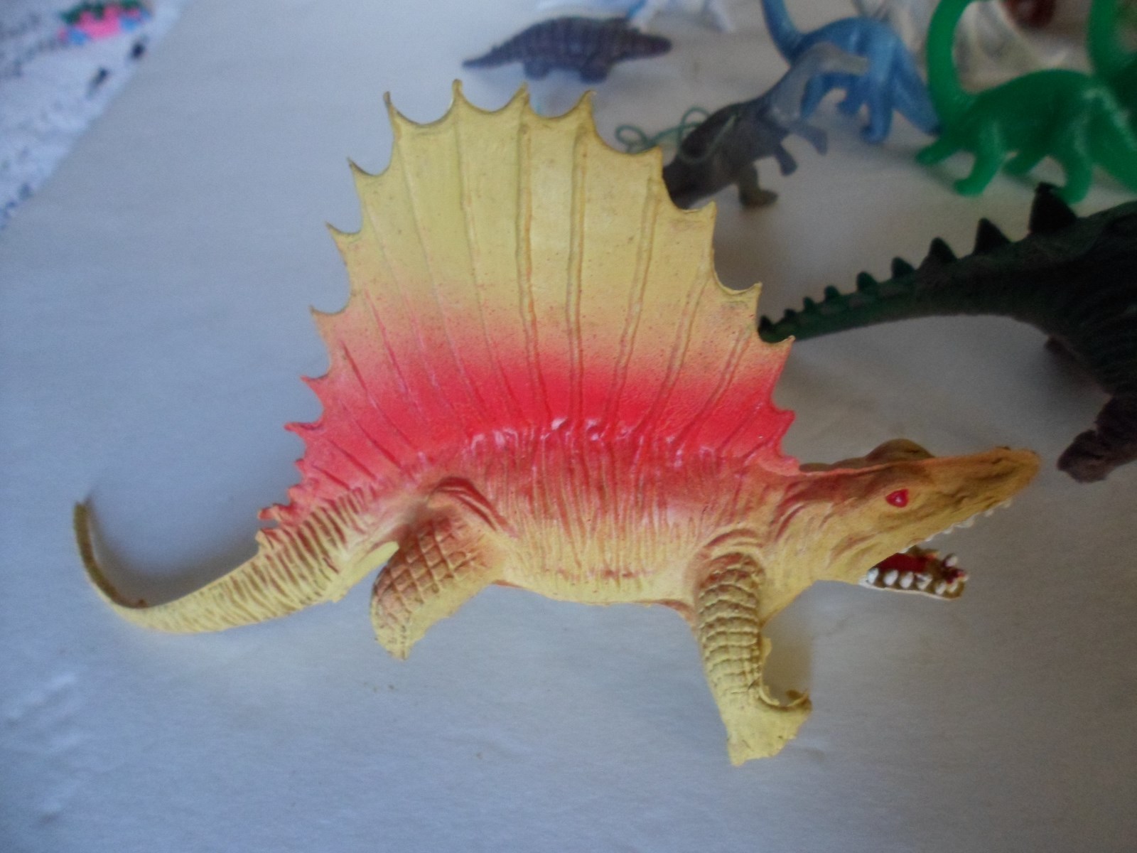 Lot Of 23 Toy Dinosaurs Plastic Rubber Assorted Sizes Colors