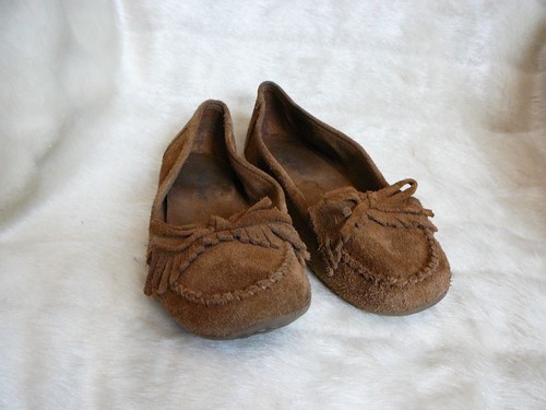 Minnetonka Women's Classic Driver Moccasin Dark Brown Slip