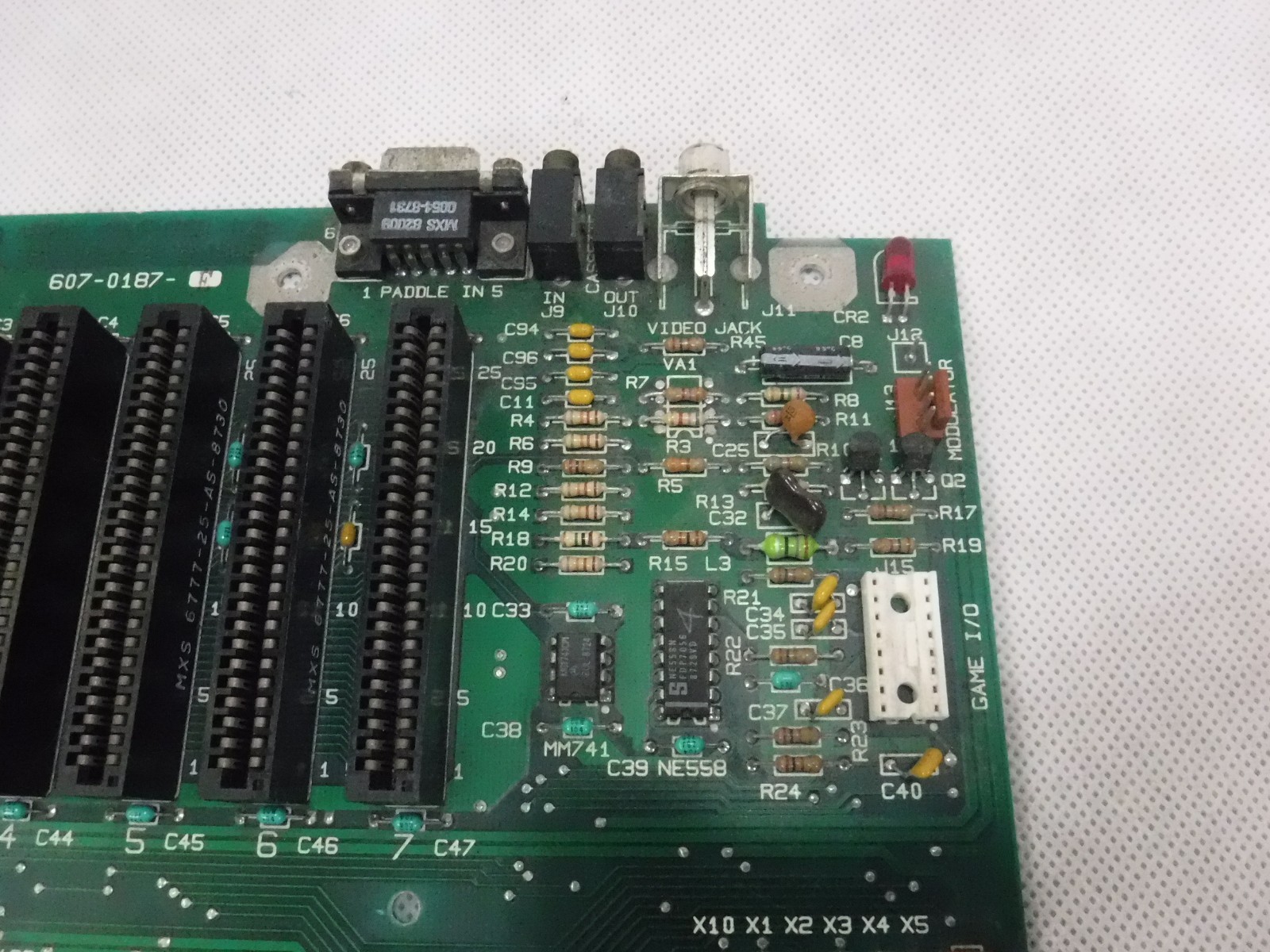 Vintage Apple 2e lle motherboard logic board 1986 820-0087-E 607-0187-E E24