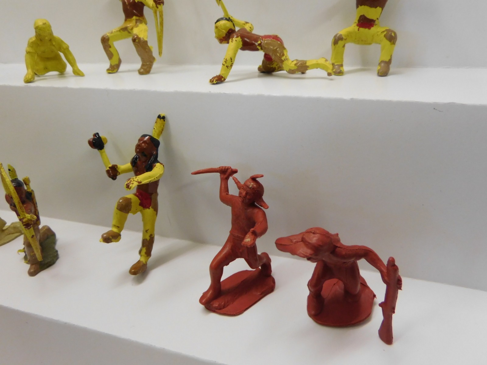 Marx Indians 45mm Plastic Playset Figures (b)