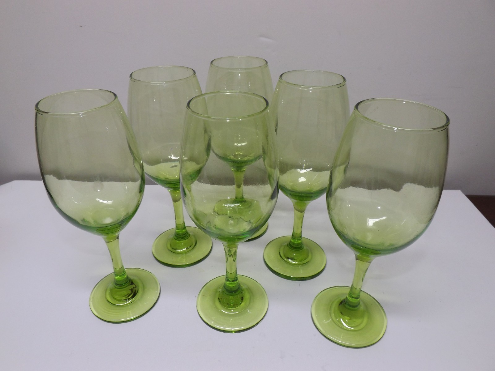 6 GREEN WINE GLASSES STEMWARE 8 1/4
