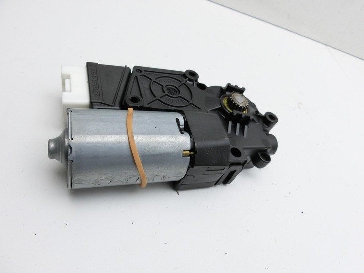 Mercedes X204 08-12 Schiebedachmotor Hauptmotor SD2 Mercedes X204 08-12 04.12.2009 A2048200808 A2048200408... Vorschau 5