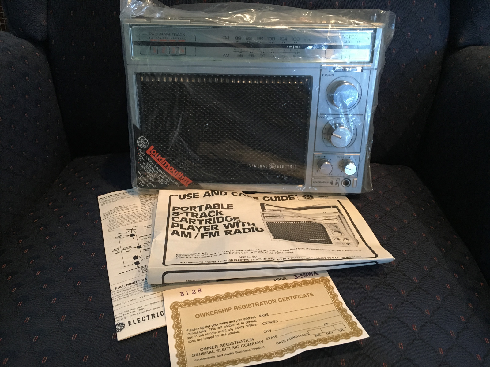 NOS vintage GE General Electric AM/FM Radio 8 Track Player Loudmouth III 3-5508