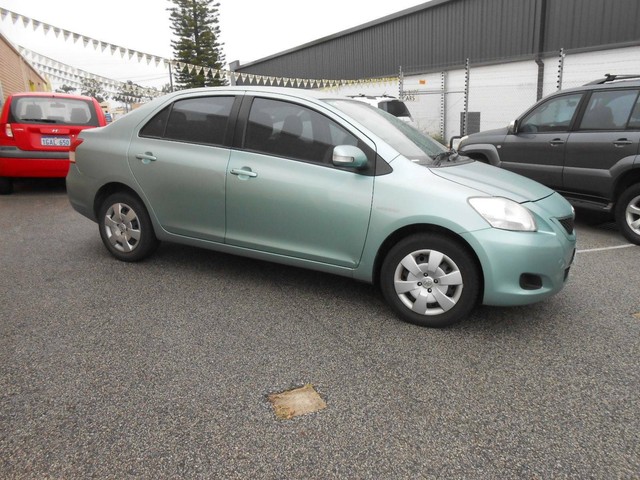 2009 Toyota Yaris YRS Manual - 4 Door Sedan | Cars, Vans ...