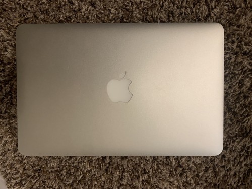 Apple MacBook Air 11 inch / Dual Core i5/ 4GB/ 128GB SSD