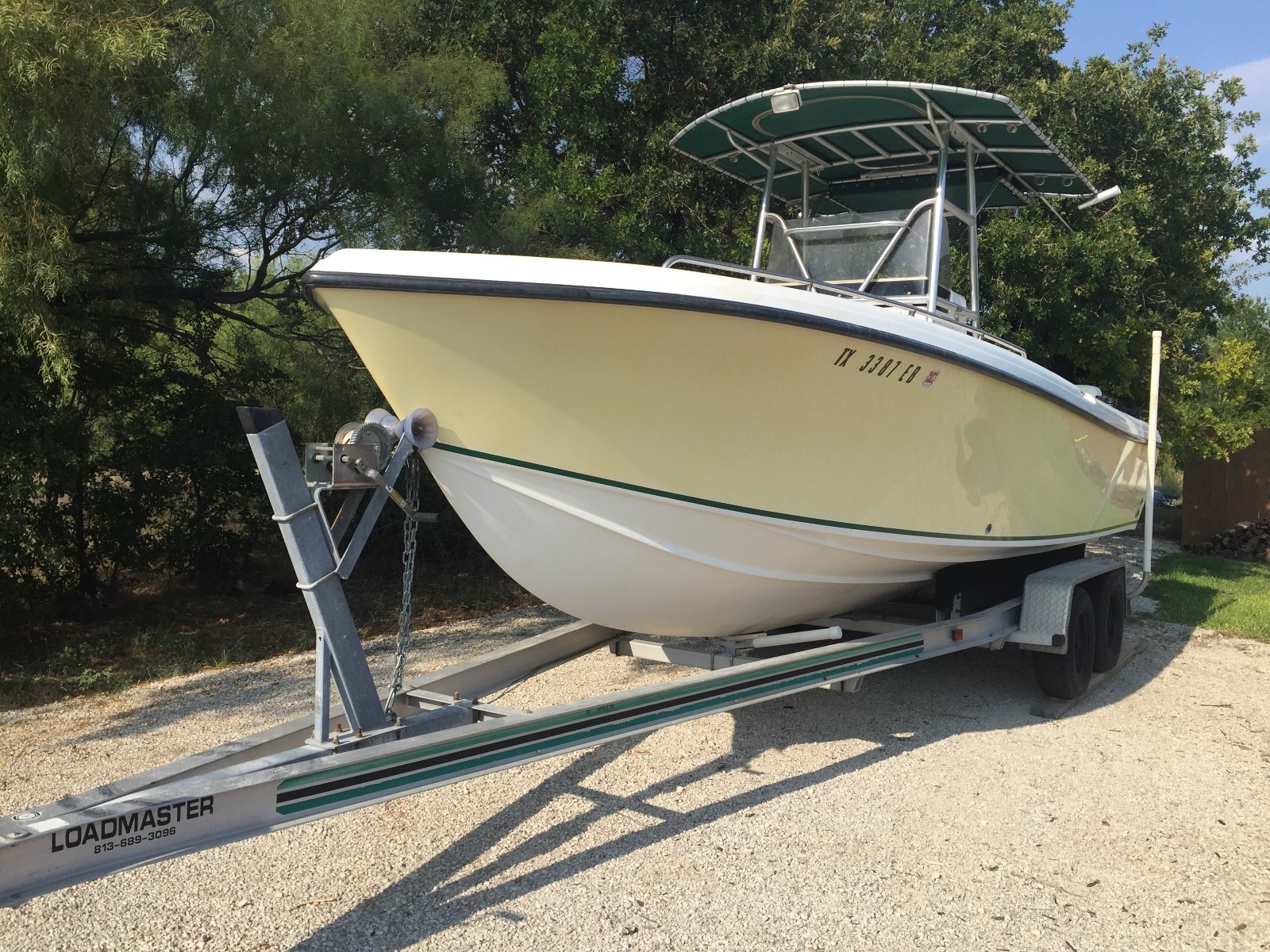 Bluewater 2350 Offshore Center Console