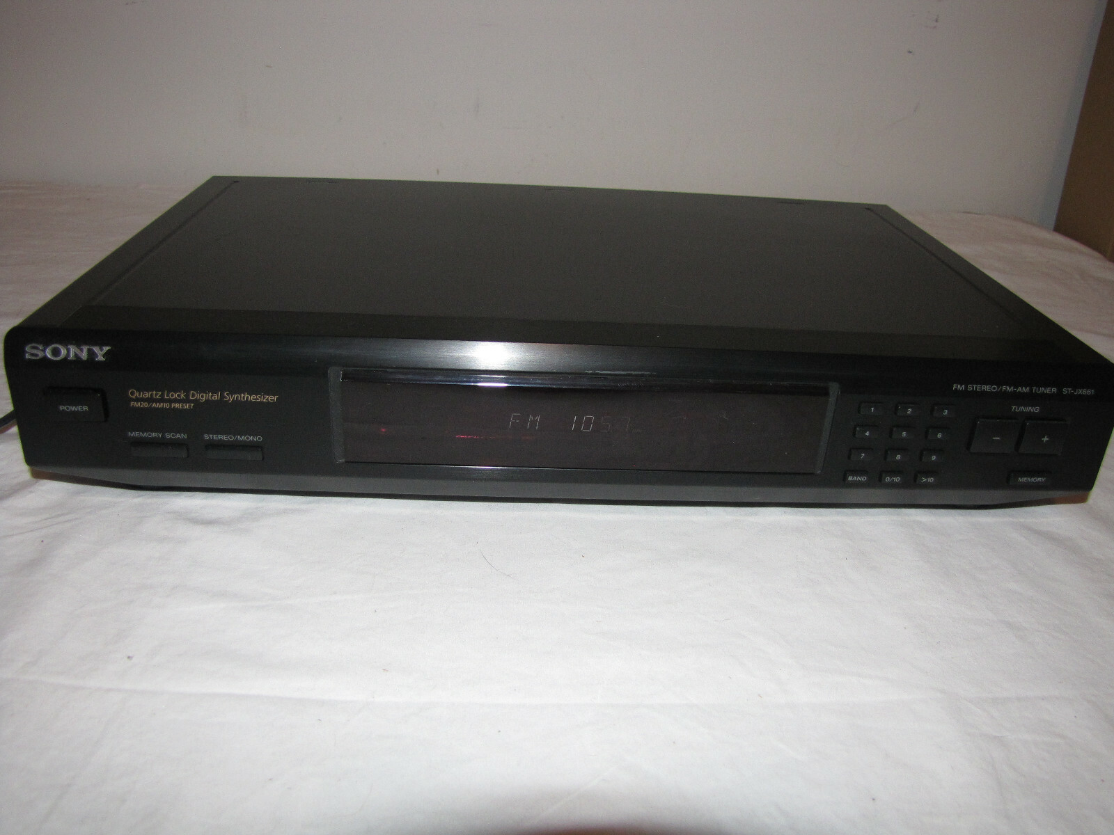 Sony ST- JX661Stereo Synthesizer AM/FM Quartz Lock Digital Tuner