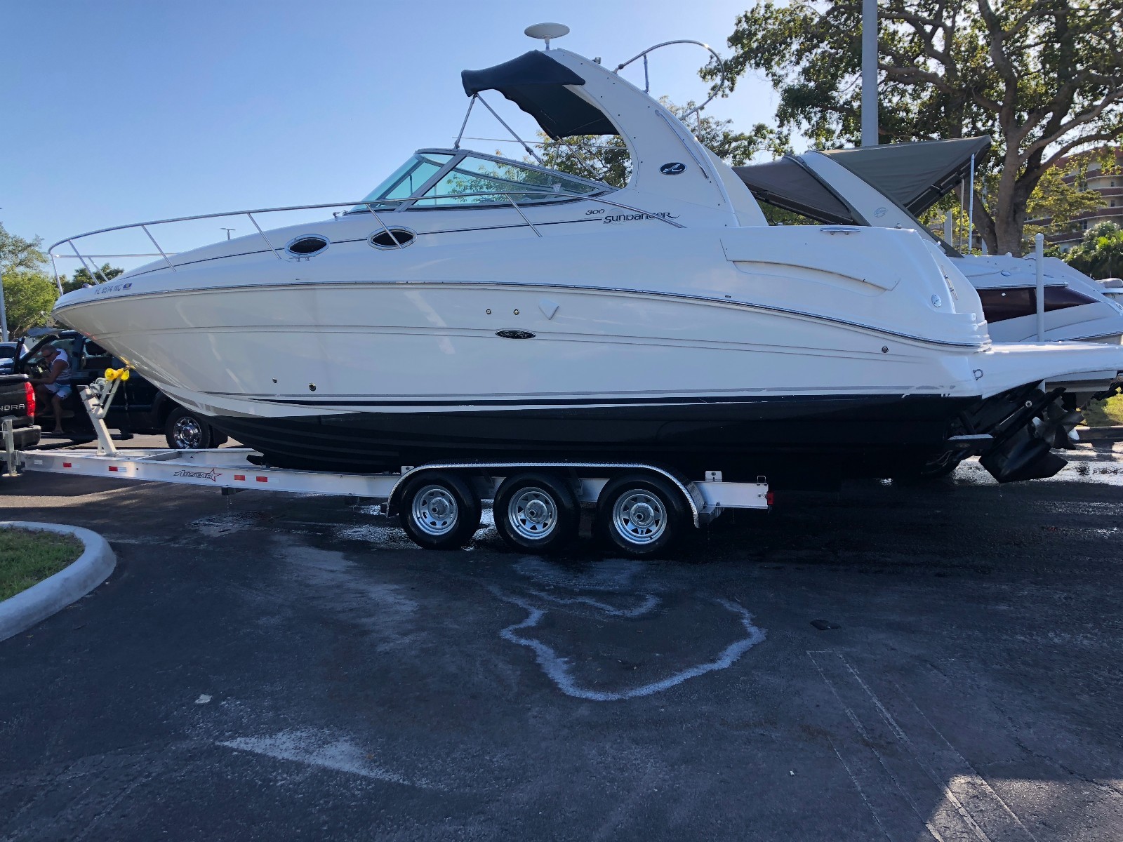 SEA RAY SUNDANCER 300 2005. Trailer not incluided