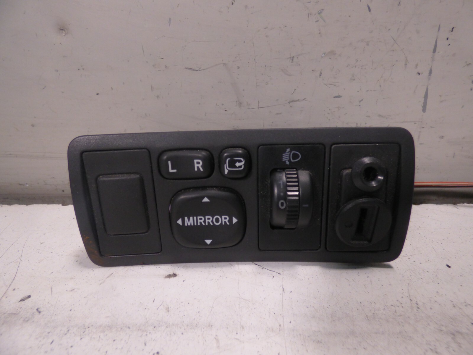 Pulsantiera regolazione fari e specchietti TOYOTA AVENSIS 2007 8415205050 183575