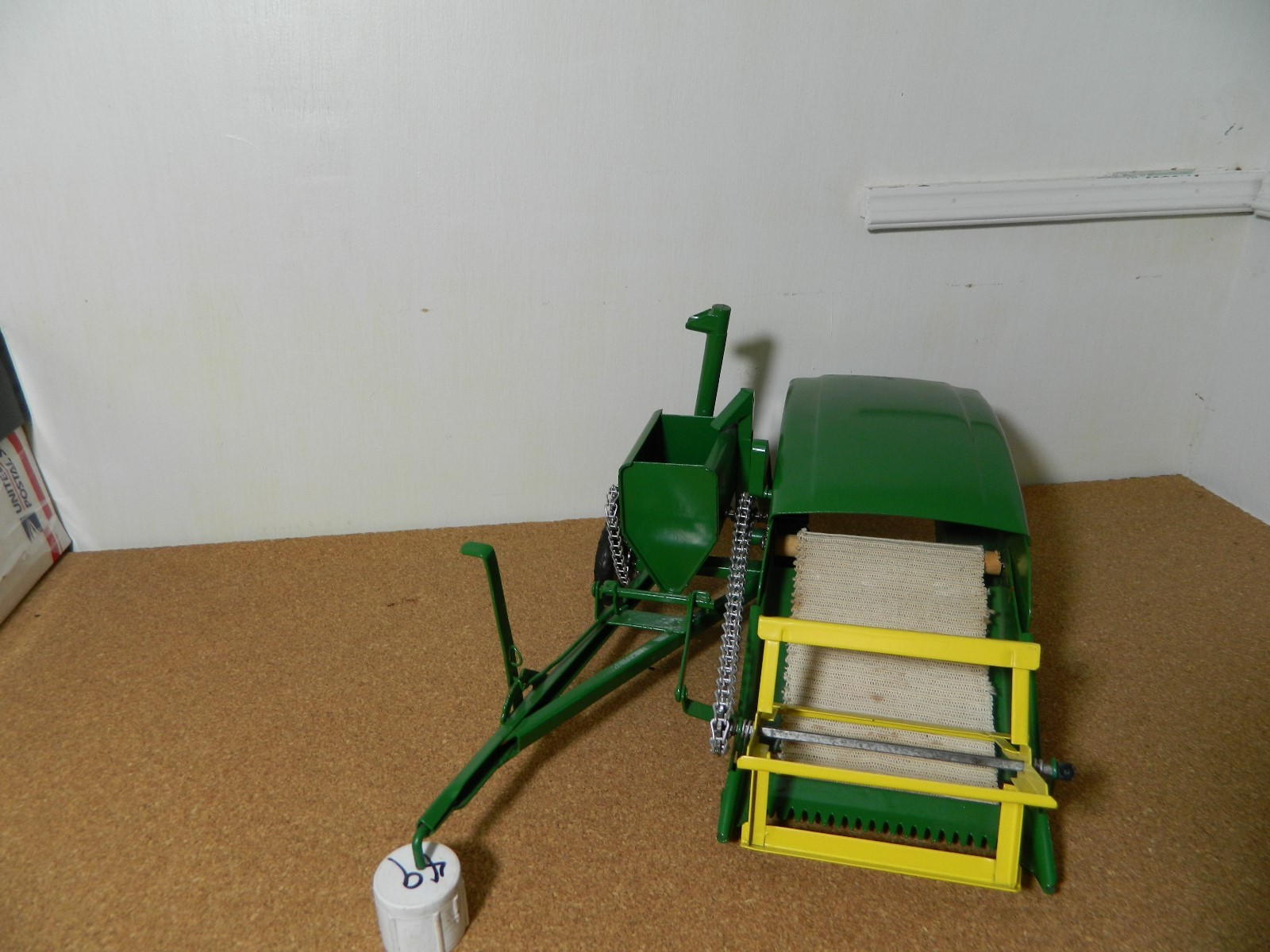 1/16 Vintage John Deere Pull Behind Canvas toy Combine  ( A1 )