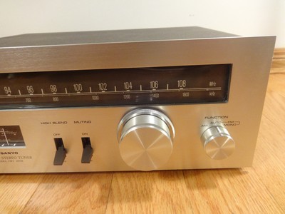 Sanyo FMT-1001K AM/FM Stereo Tuner Silver Face 1976 Made in Japan