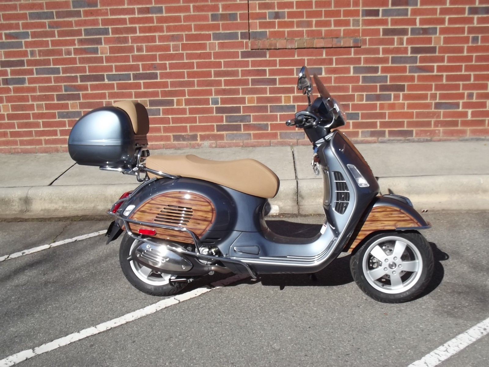 BRAND NEW CUSTOM 2018 VESPA GTS 300