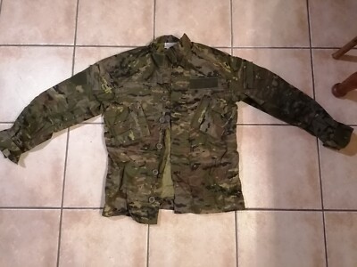 Traje Militar pixelado boscoso nuevo