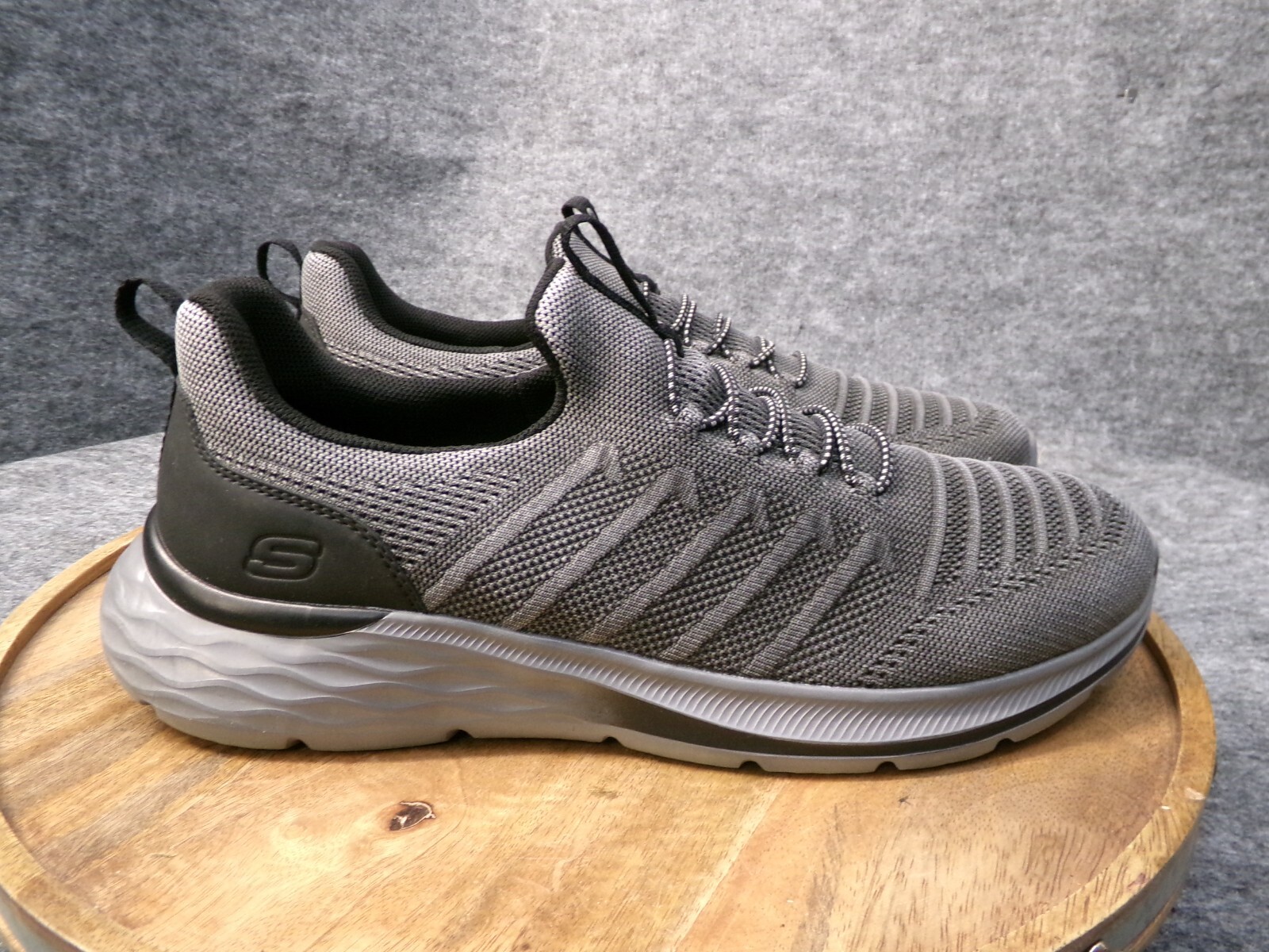 ◆Haruru◆ Skechers Men's Relaxed Fit Garner Crispin Slip On Shoes