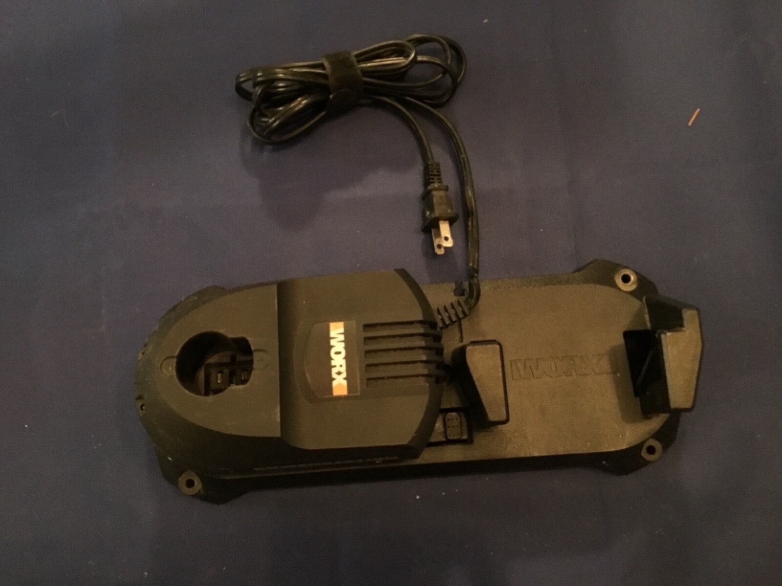 WORX 18 Volt POWERSTATION RECHARGER AND WALL MOUNT