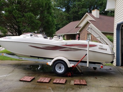 2001 LS2000 jet boat (new motors)